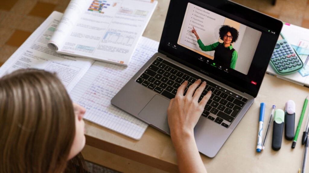 Arabisch online auf Französisch lernen: Flexibel, effizient und professionell mit dem UCan Institute